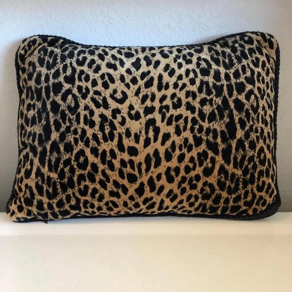 NWT ALEXANDRA'S ACCENTS Accent Pillow DC Romance Comic Strip Black\Leopard 15